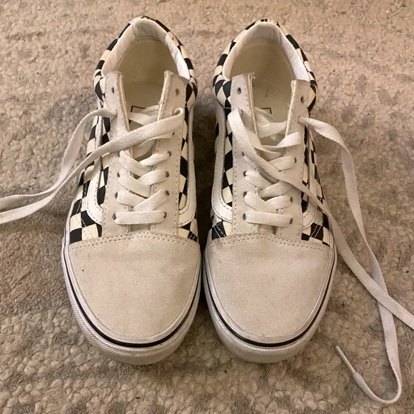 Vans - Picture 1 of 4